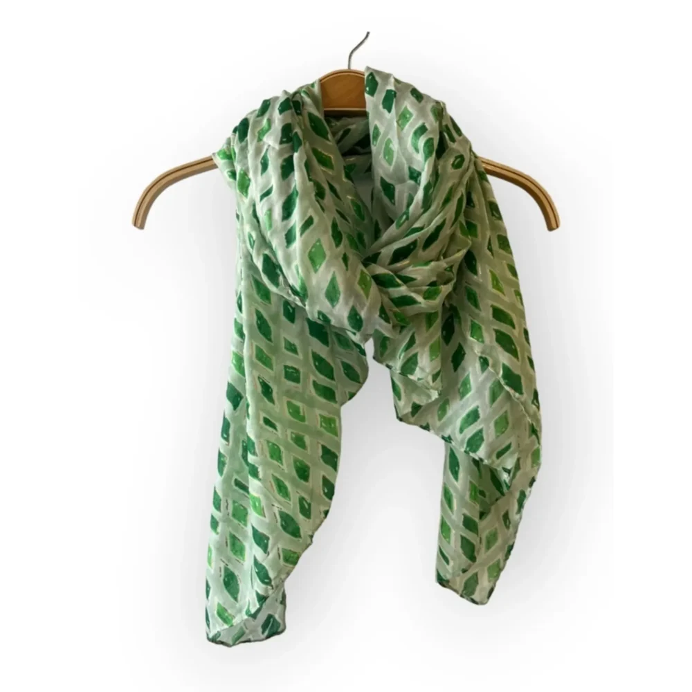 Tyndt tørklæde i grønlige nuancer